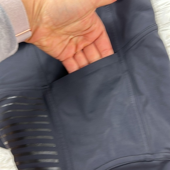 Lululemon Rogue Renegade High Rise Short 2.5" Black - Picture 4 of 6